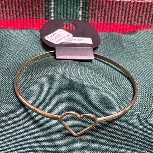 đź–¤Chic Gold Heart Braceletđź–¤ - Picture 1 of 3
